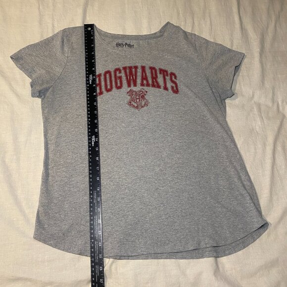 Harry Potter Wizarding World Womens L T-Shirt Hogwarts Gray Red Short Sleeve EUC - Picture 6 of 6